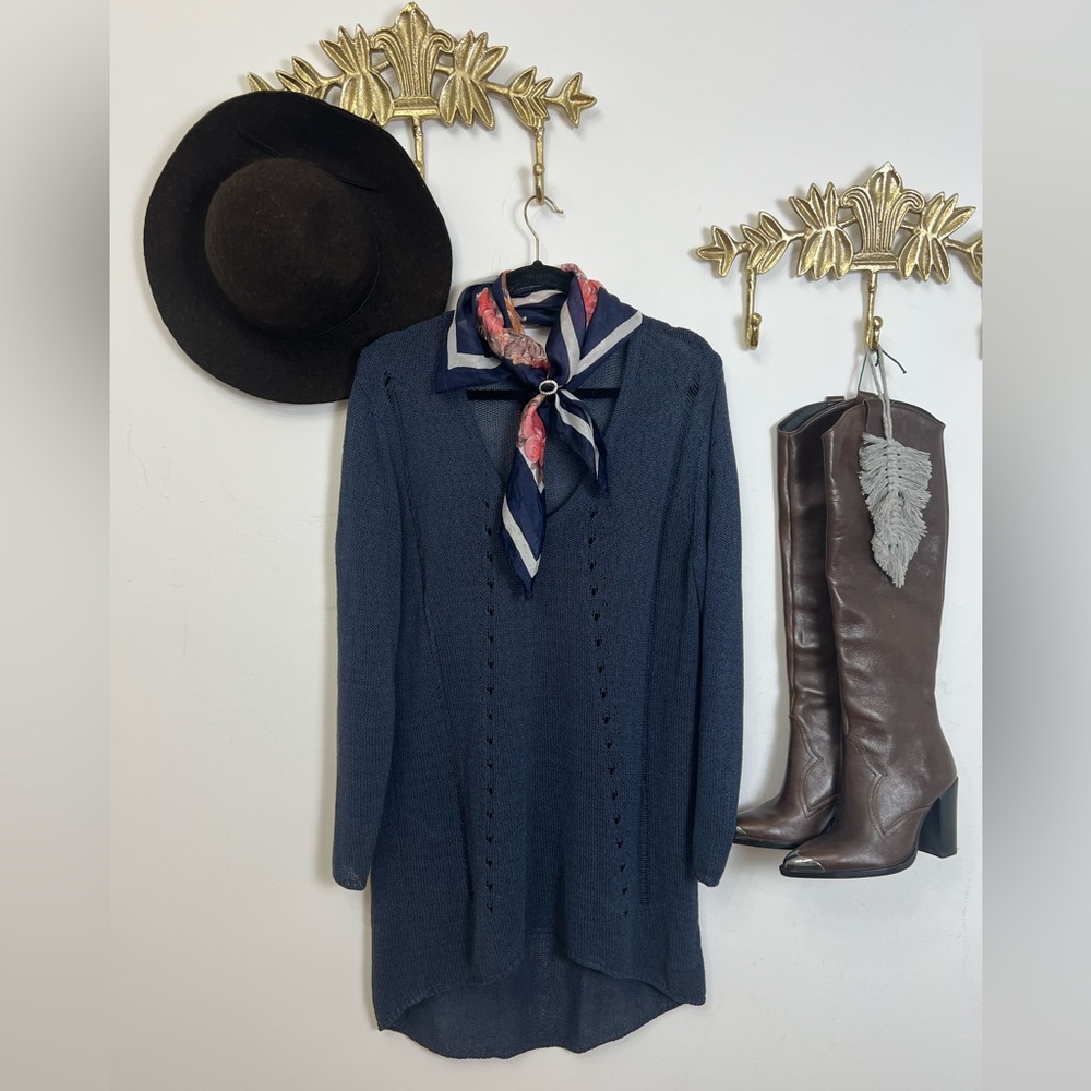 Navy blue knit light weight tunic sweater xL ptp 23”